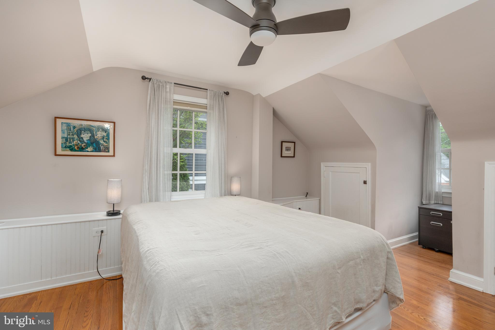 10 W HOWELL AVENUE