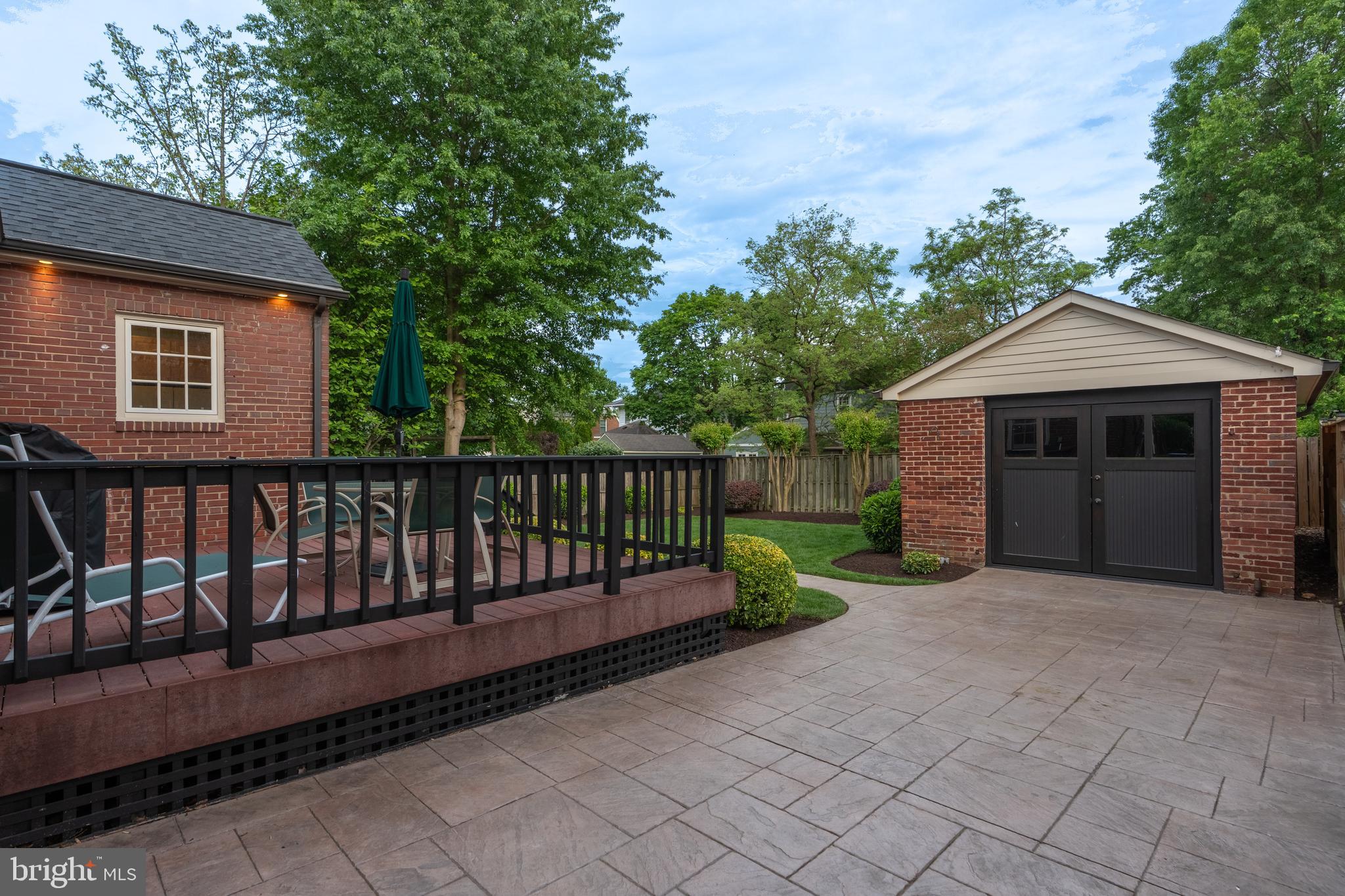 10 W HOWELL AVENUE
