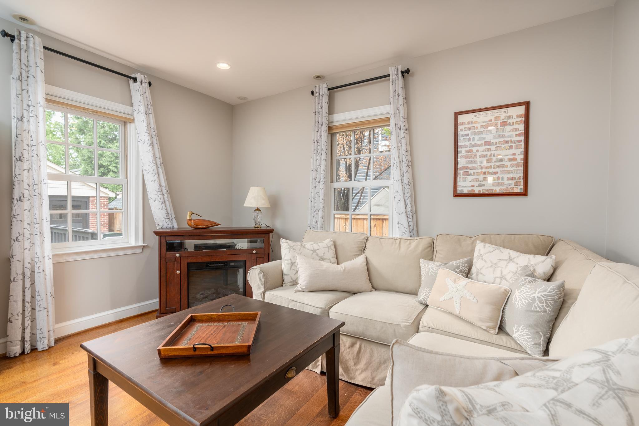 10 W HOWELL AVENUE