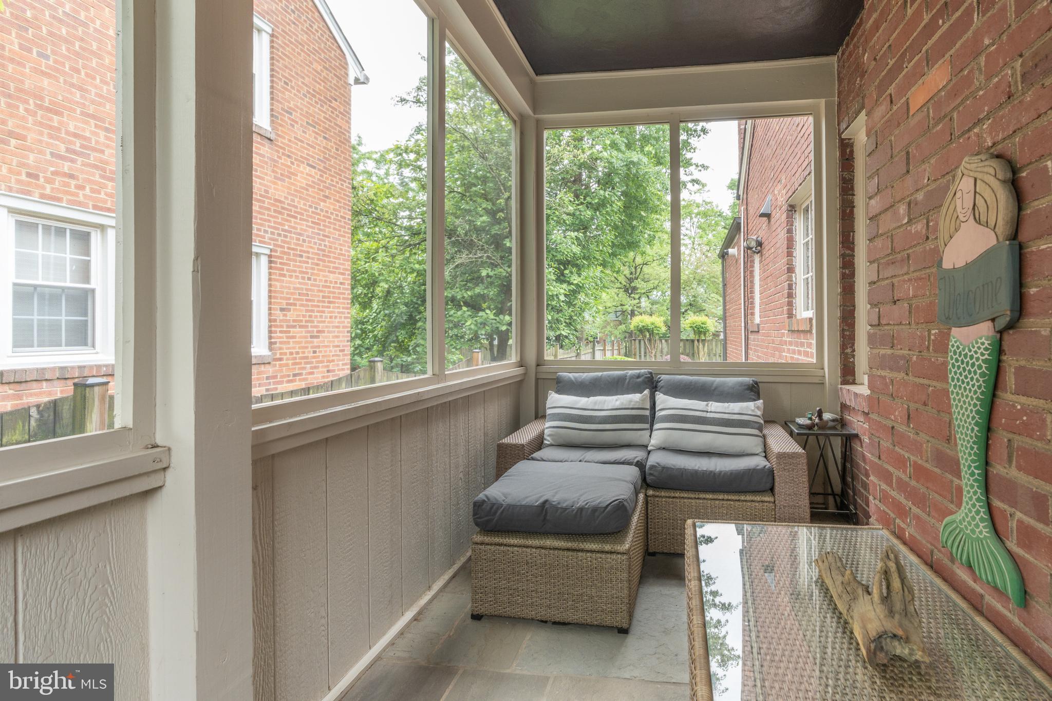10 W HOWELL AVENUE