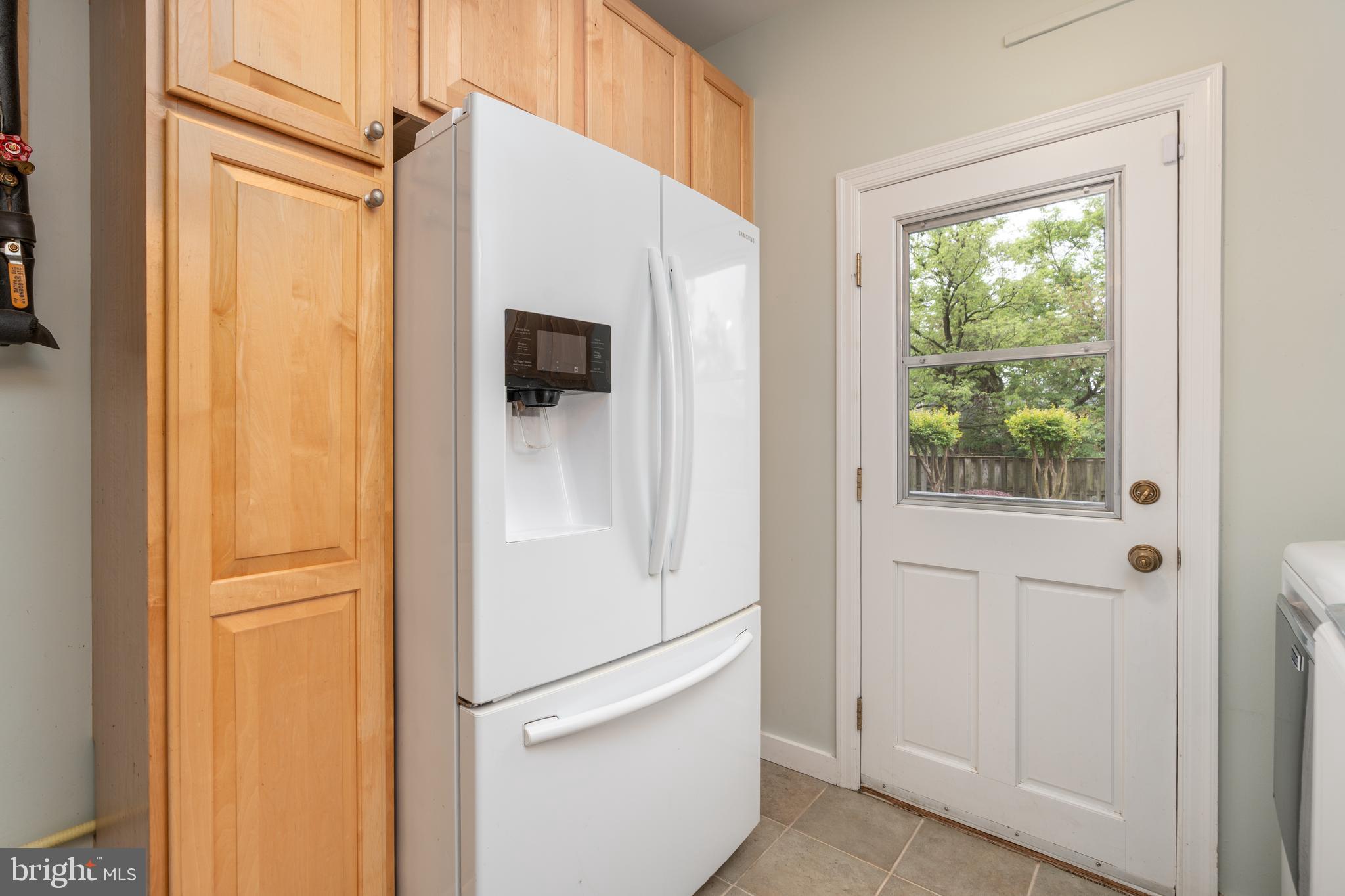 10 W HOWELL AVENUE