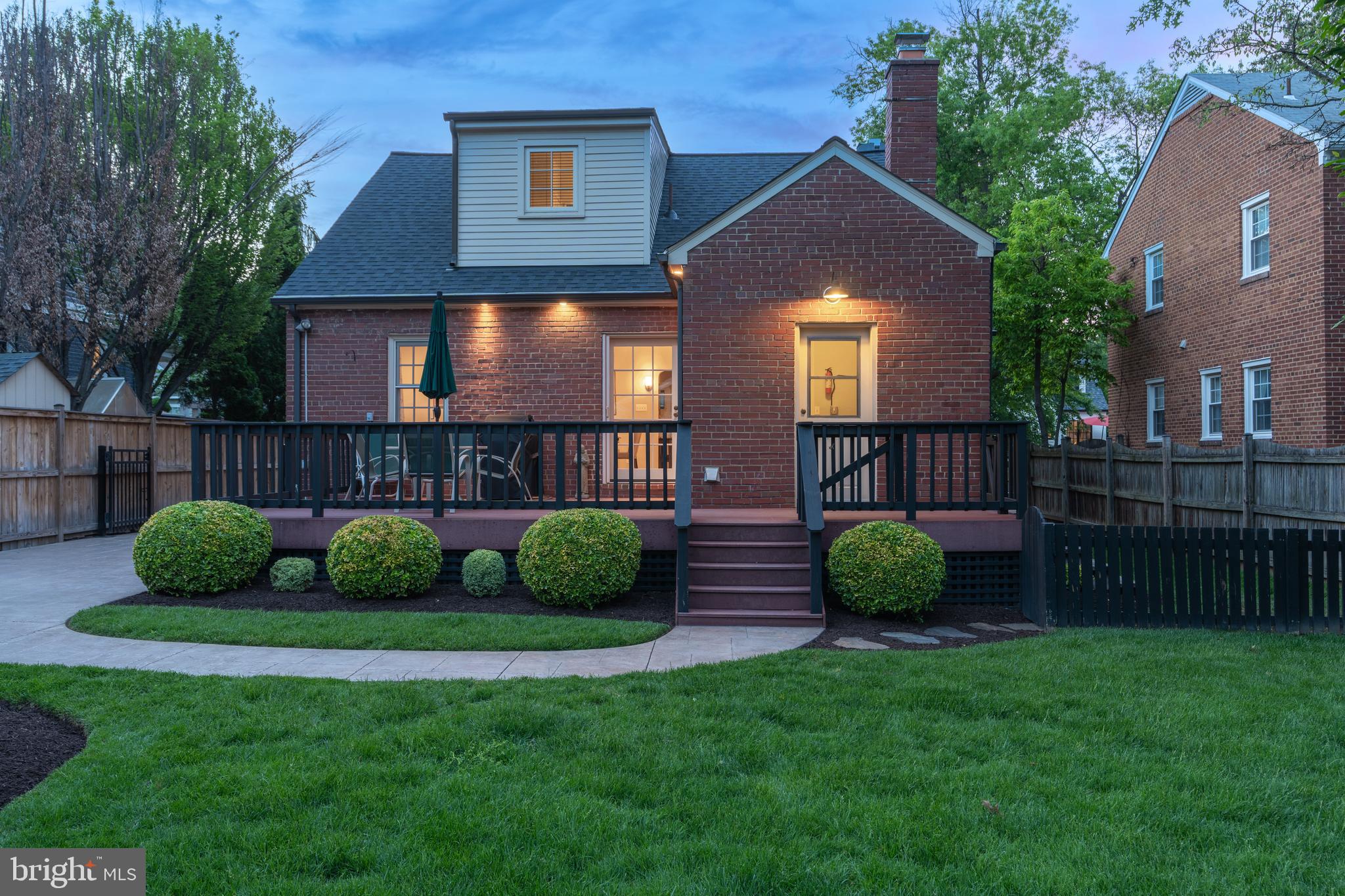 10 W HOWELL AVENUE