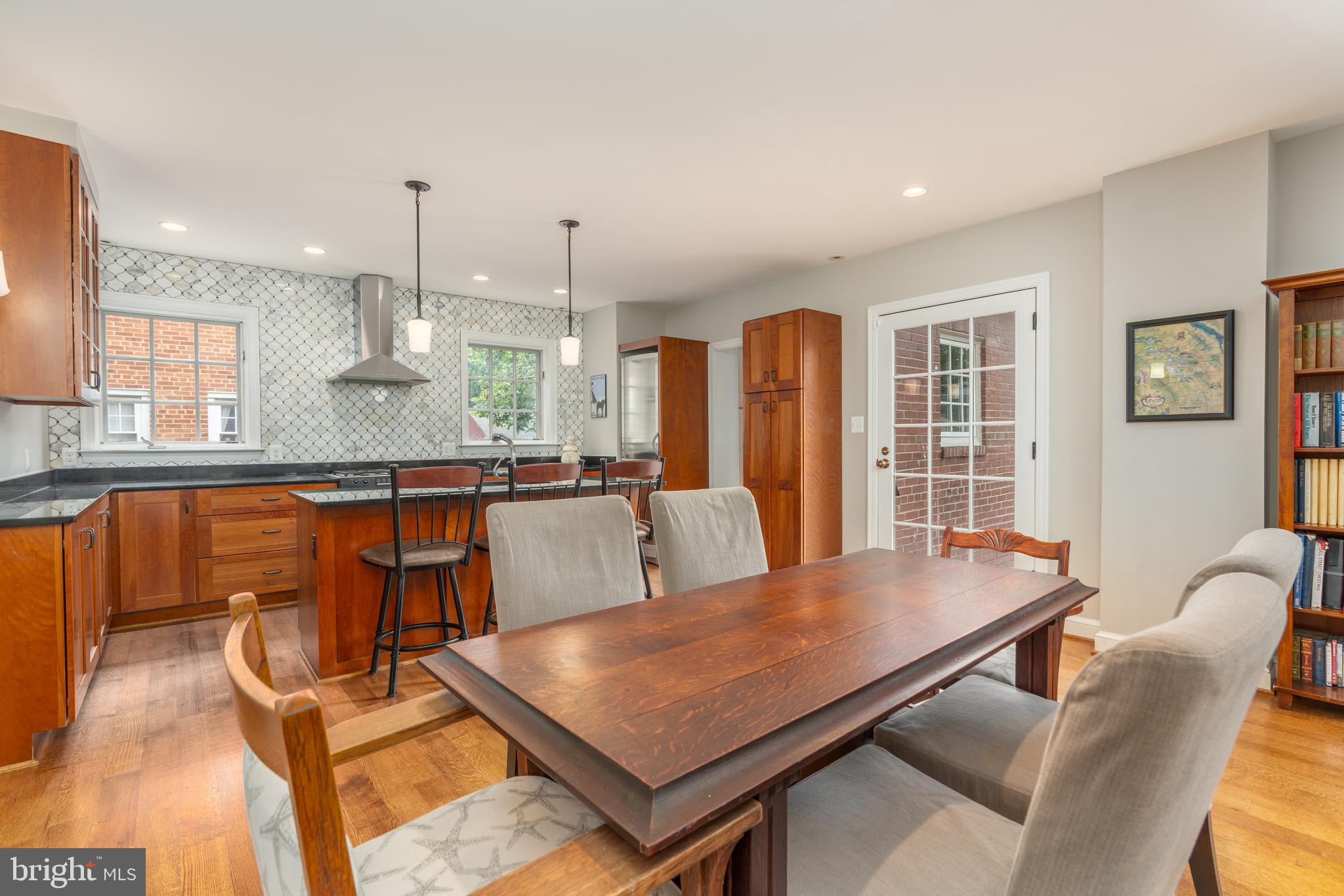 10 W HOWELL AVENUE
