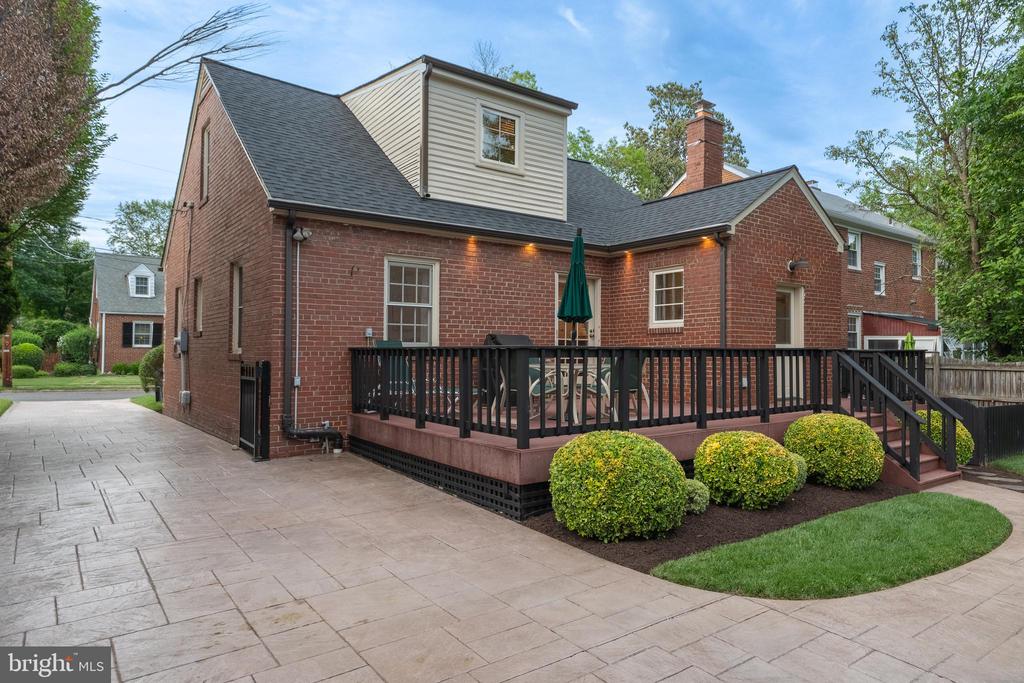 10 W HOWELL AVENUE