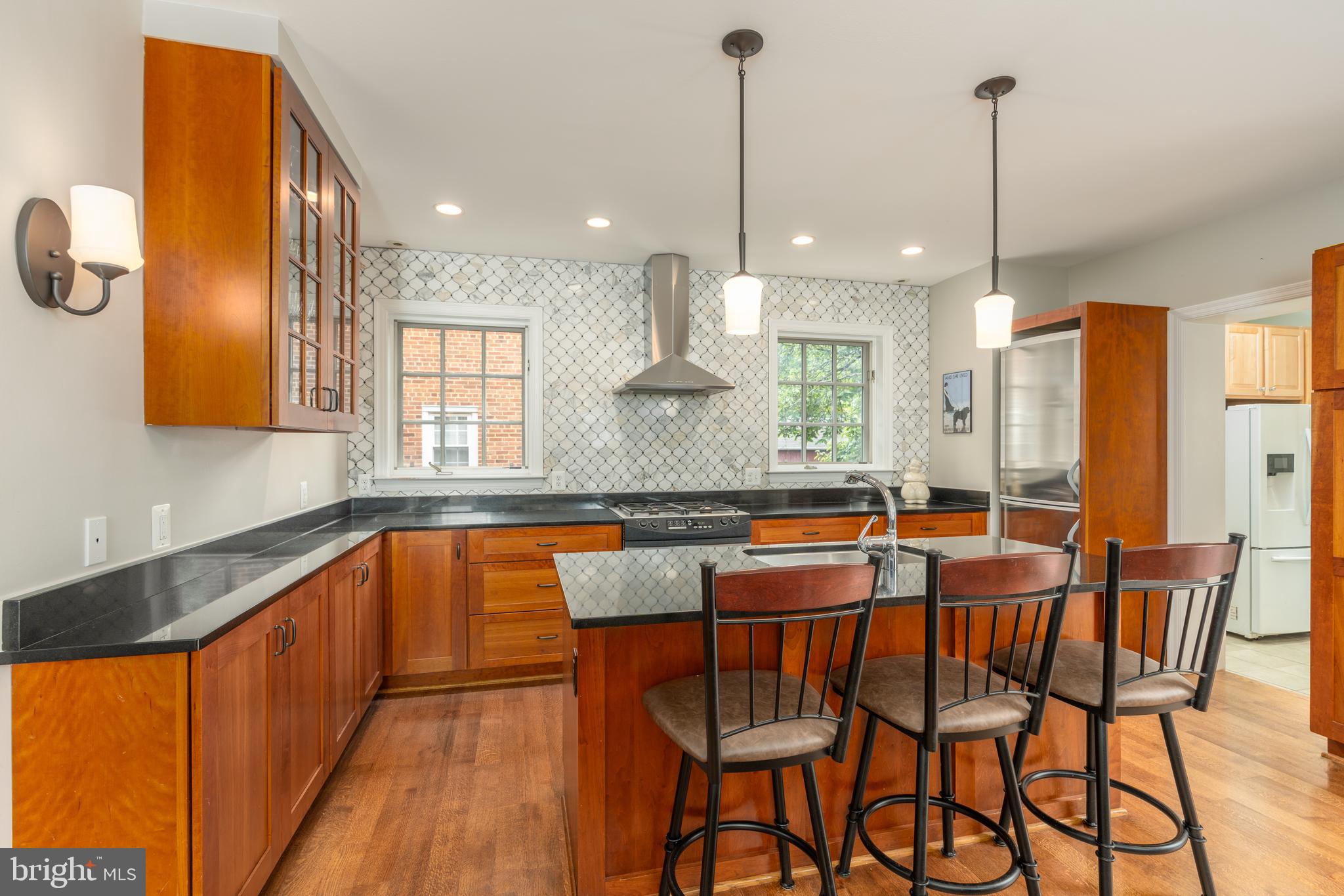 10 W HOWELL AVENUE