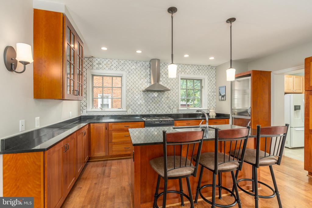 10 W HOWELL AVENUE