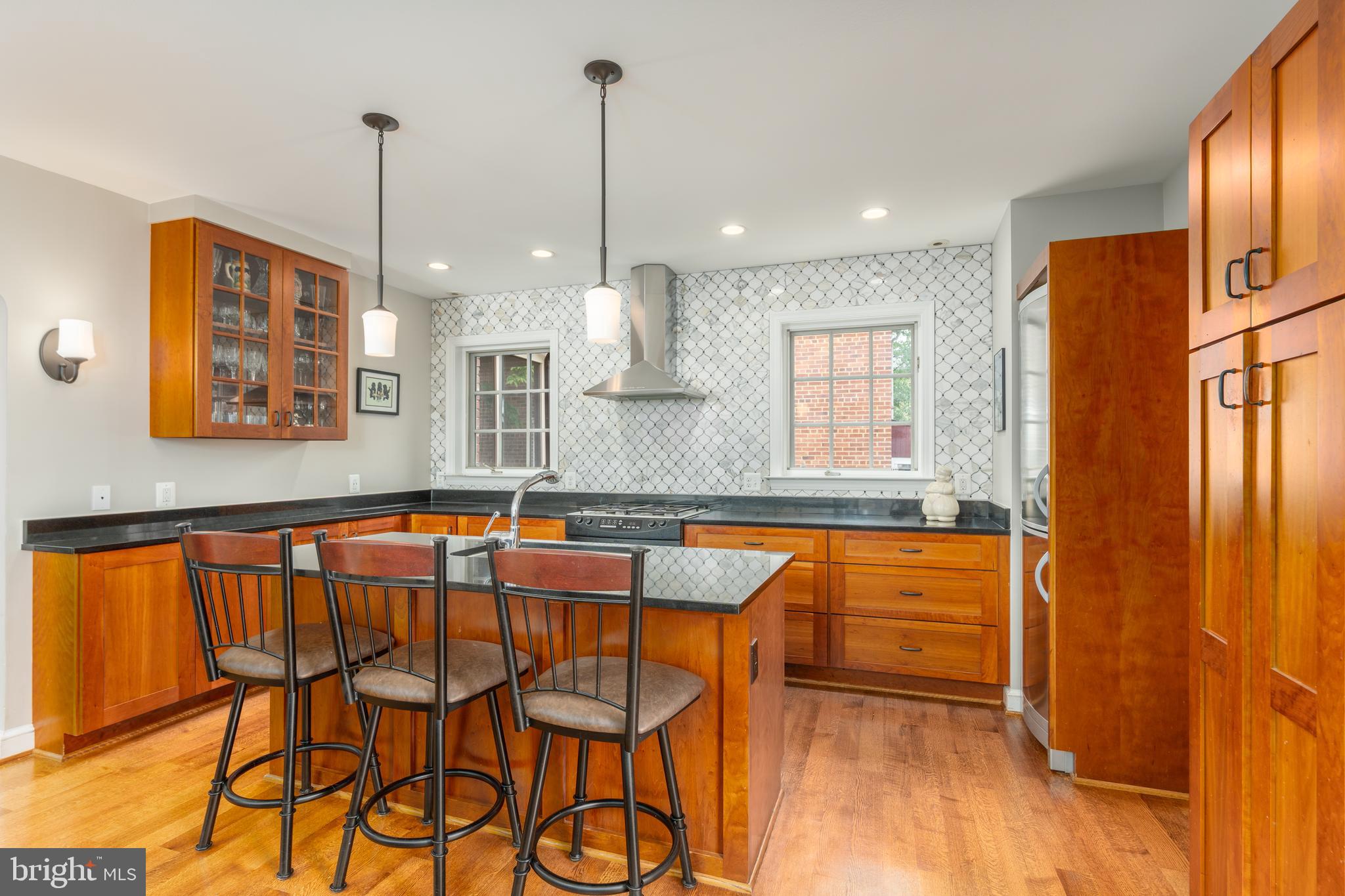 10 W HOWELL AVENUE