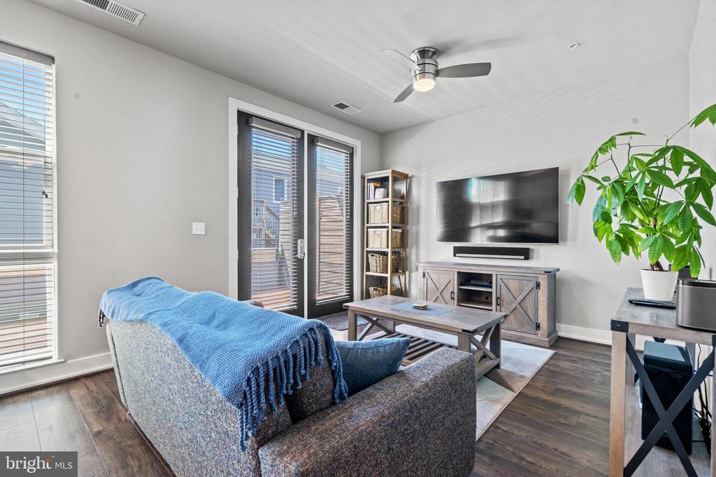 1800 MOUNT VERNON AVENUE 203