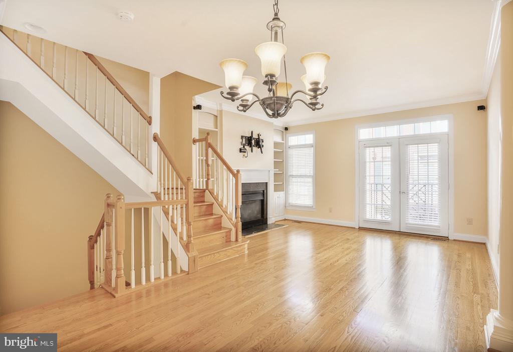 811 WATER PLACE