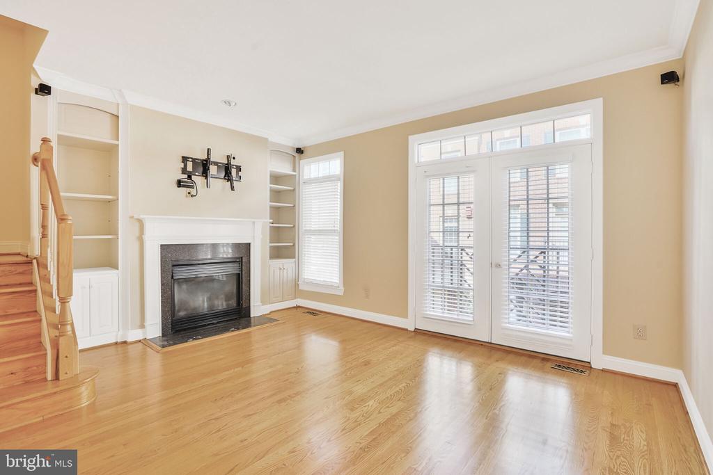 811 WATER PLACE