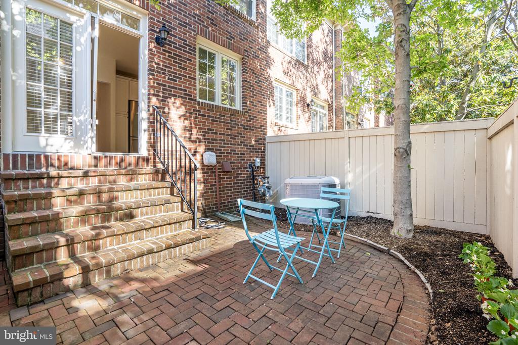 811 WATER PLACE
