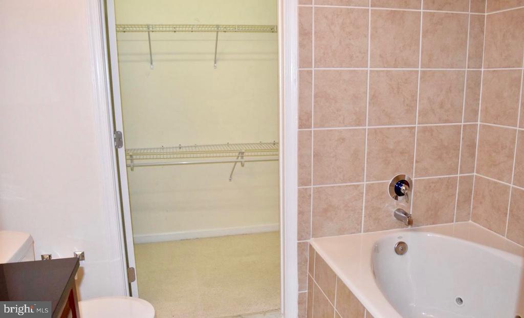 309 HOLLAND LANE 111