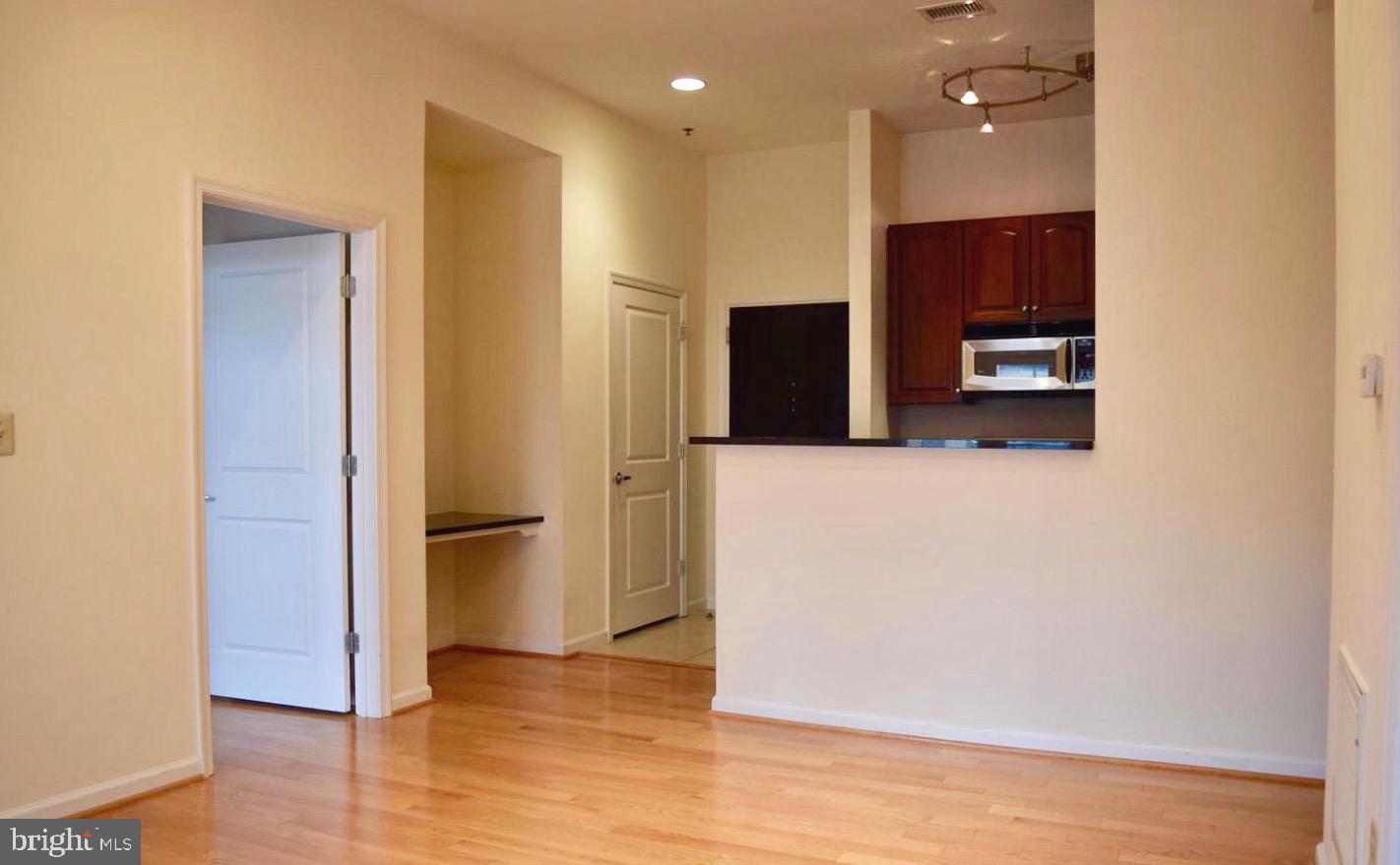 309 HOLLAND LANE 111