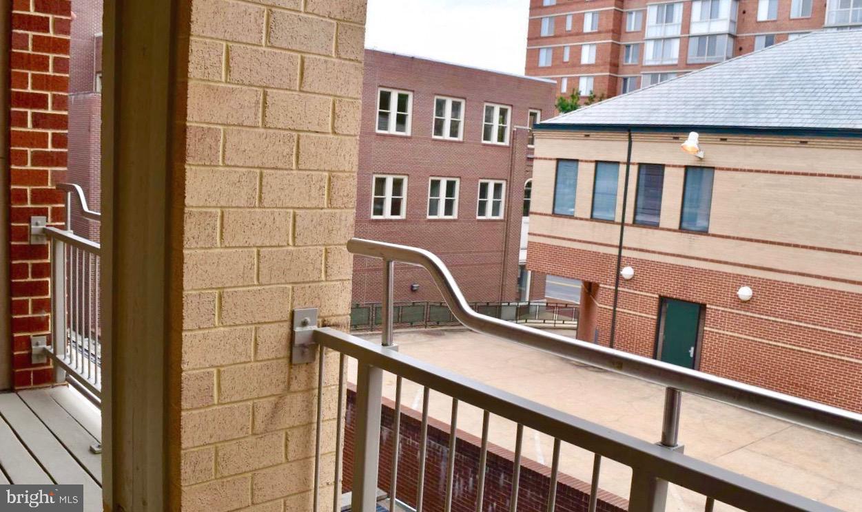 309 HOLLAND LANE 111