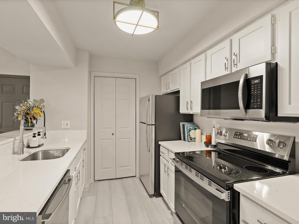 3308 WYNDHAM CIRCLE 323