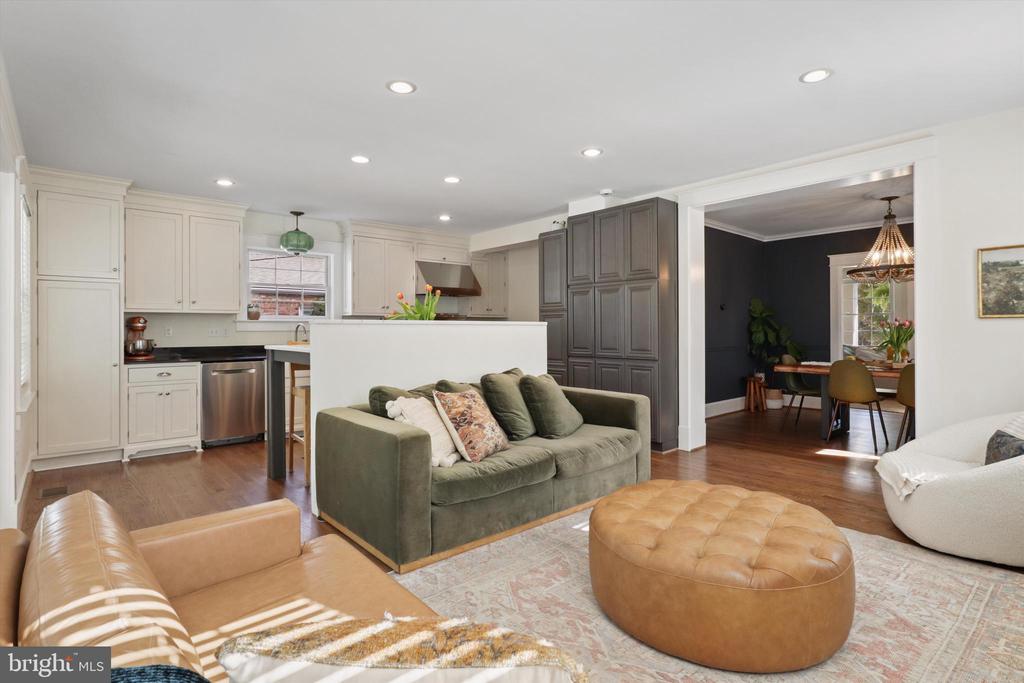 20 SUNSET DRIVE