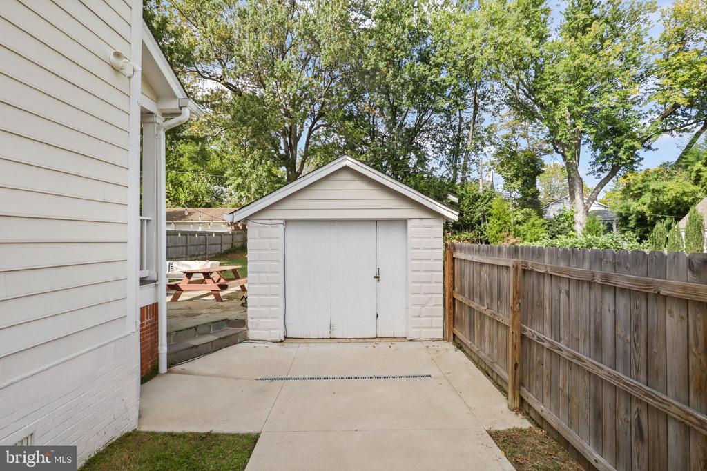 20 SUNSET DRIVE
