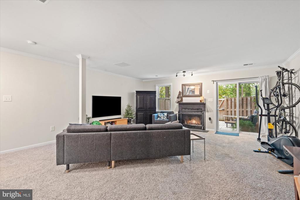 32 CARRIAGE HOUSE CIRCLE