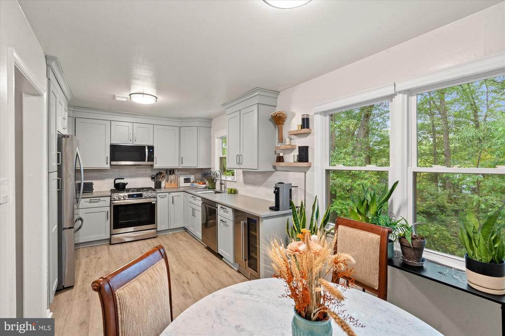 32 CARRIAGE HOUSE CIRCLE