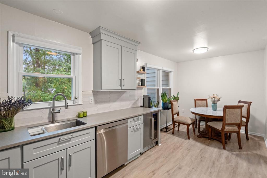 32 CARRIAGE HOUSE CIRCLE