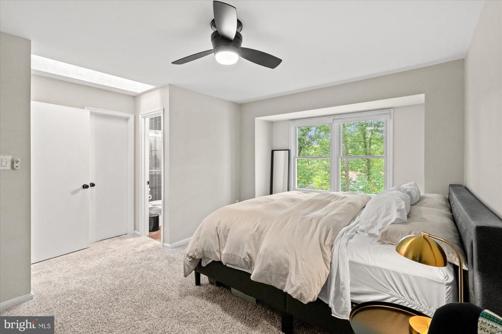 32 CARRIAGE HOUSE CIRCLE