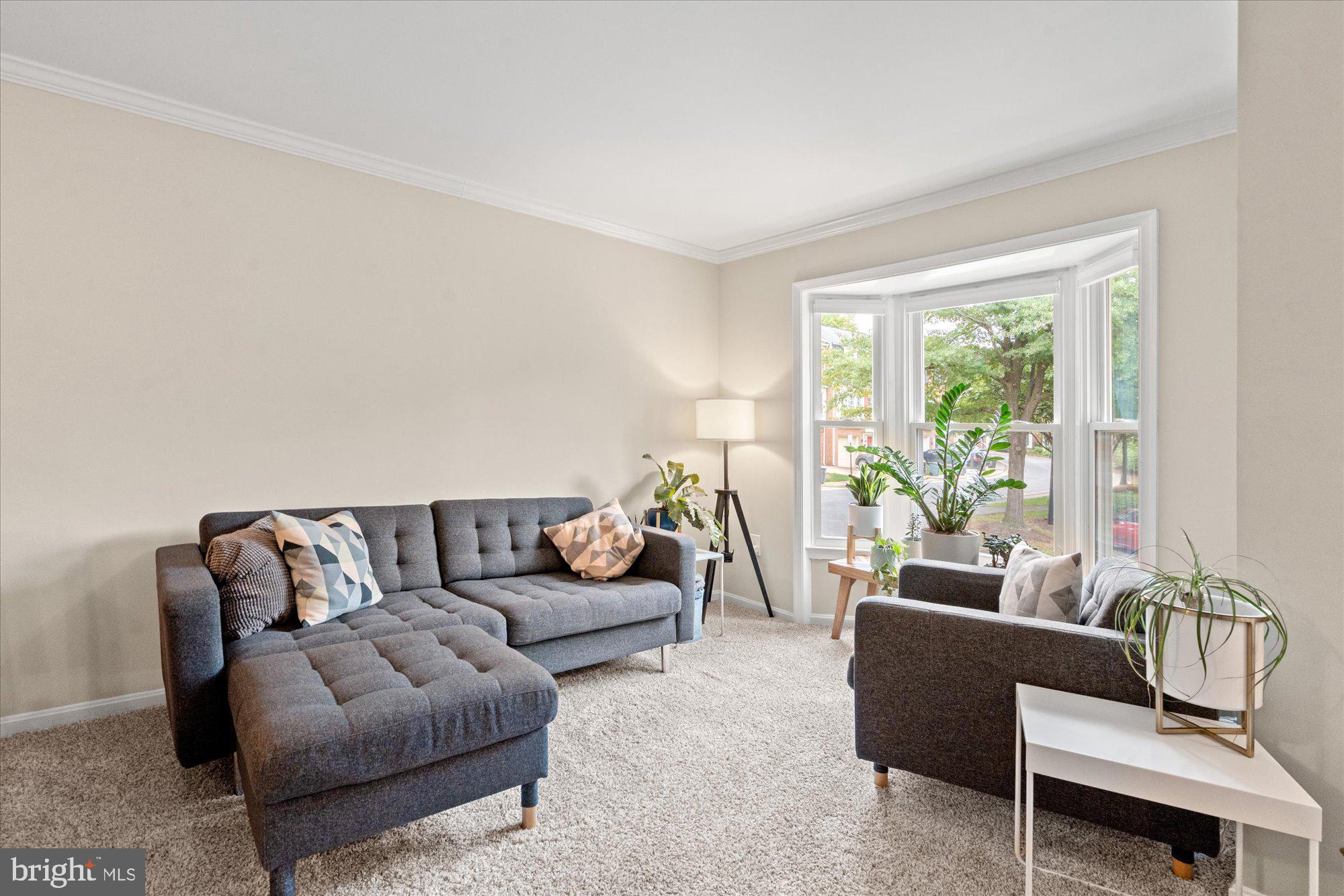 32 CARRIAGE HOUSE CIRCLE