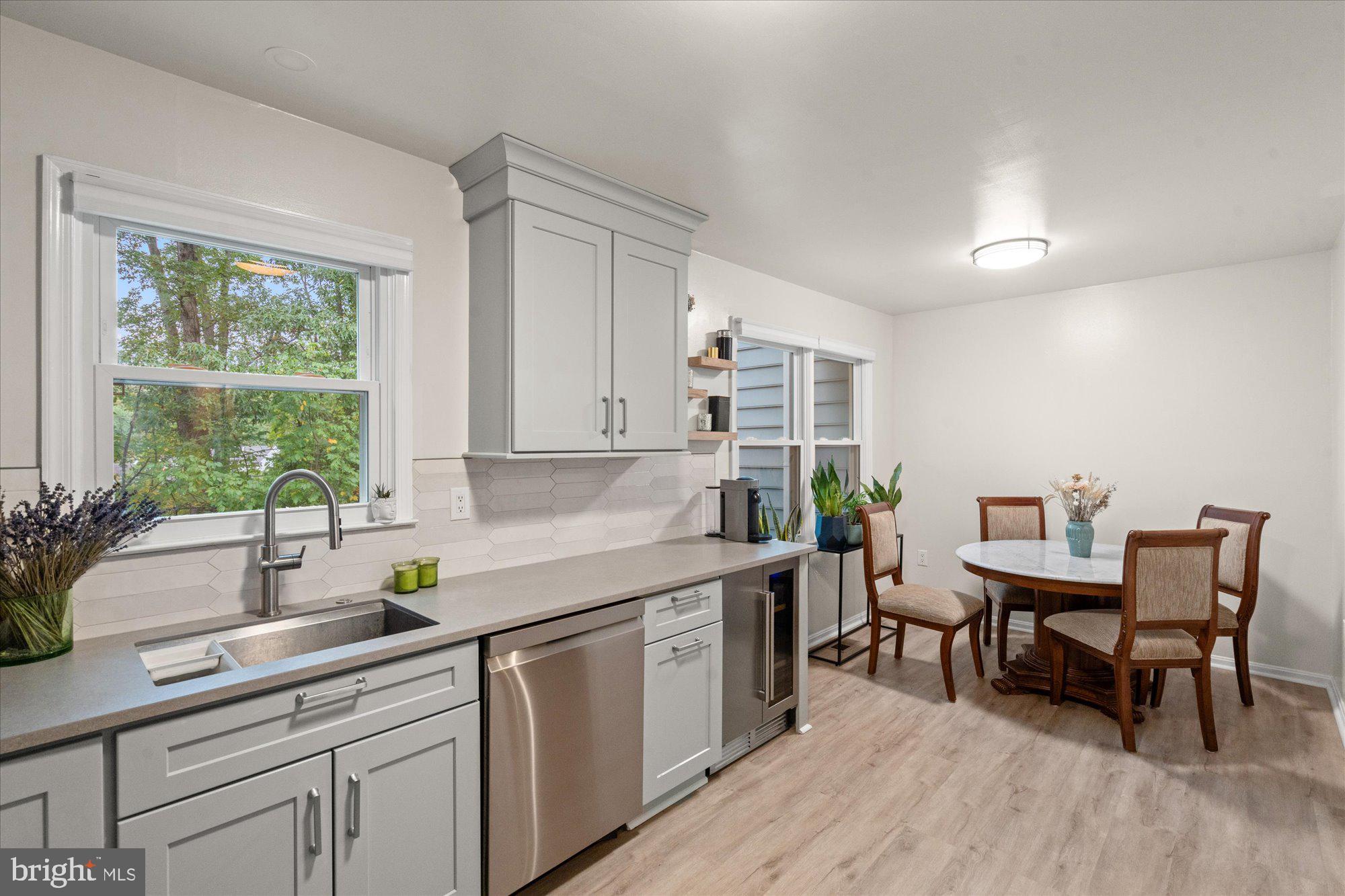 32 CARRIAGE HOUSE CIRCLE