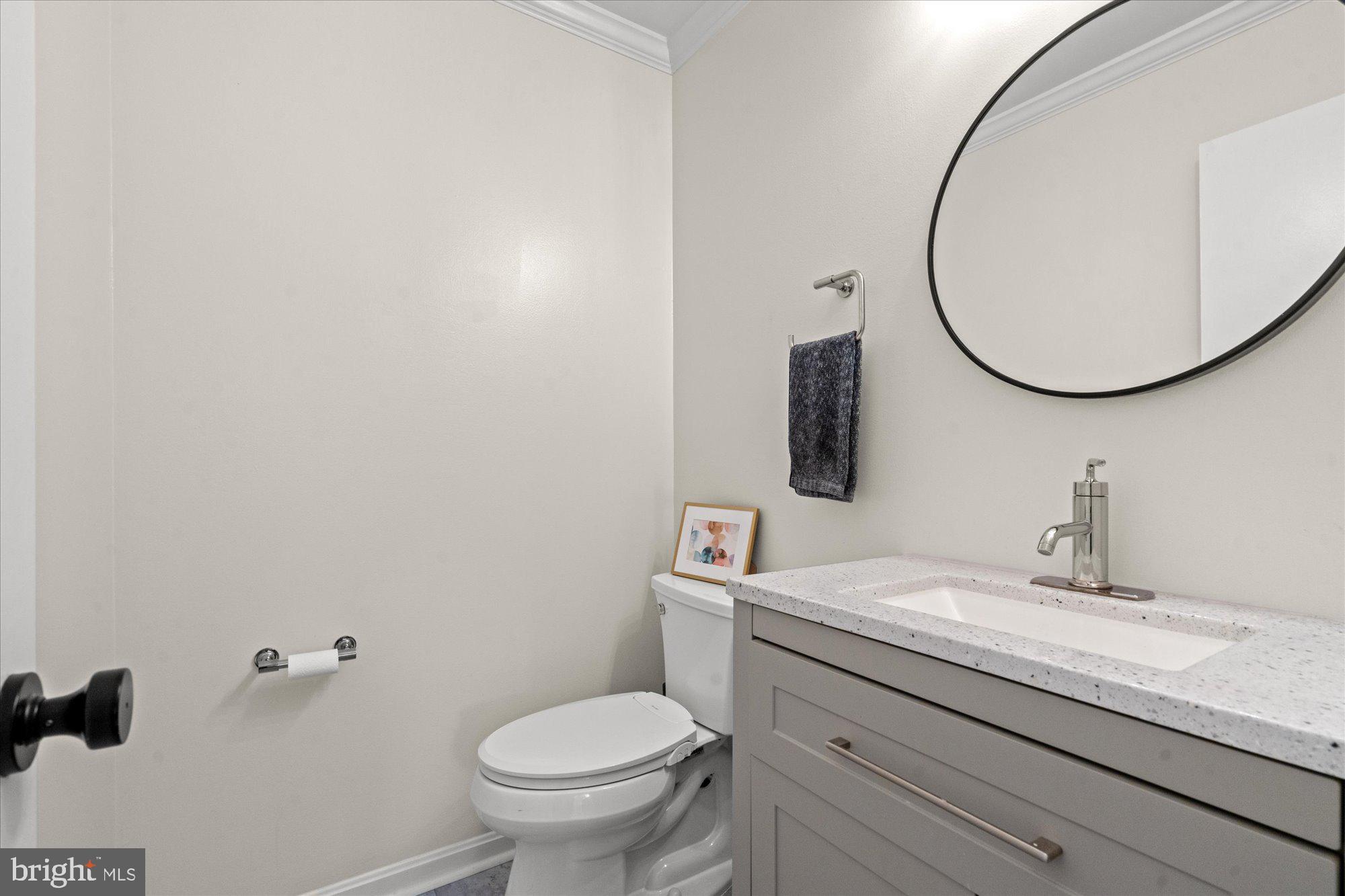 32 CARRIAGE HOUSE CIRCLE