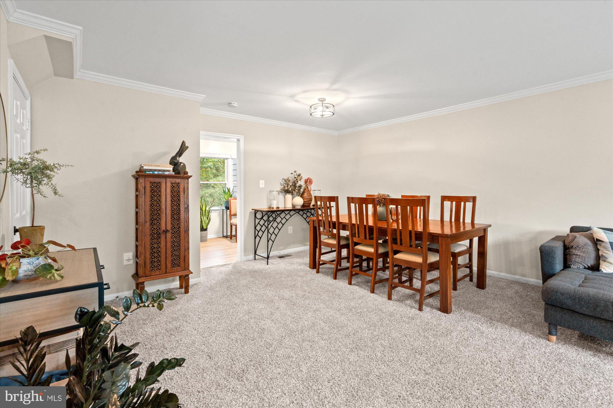 32 CARRIAGE HOUSE CIRCLE