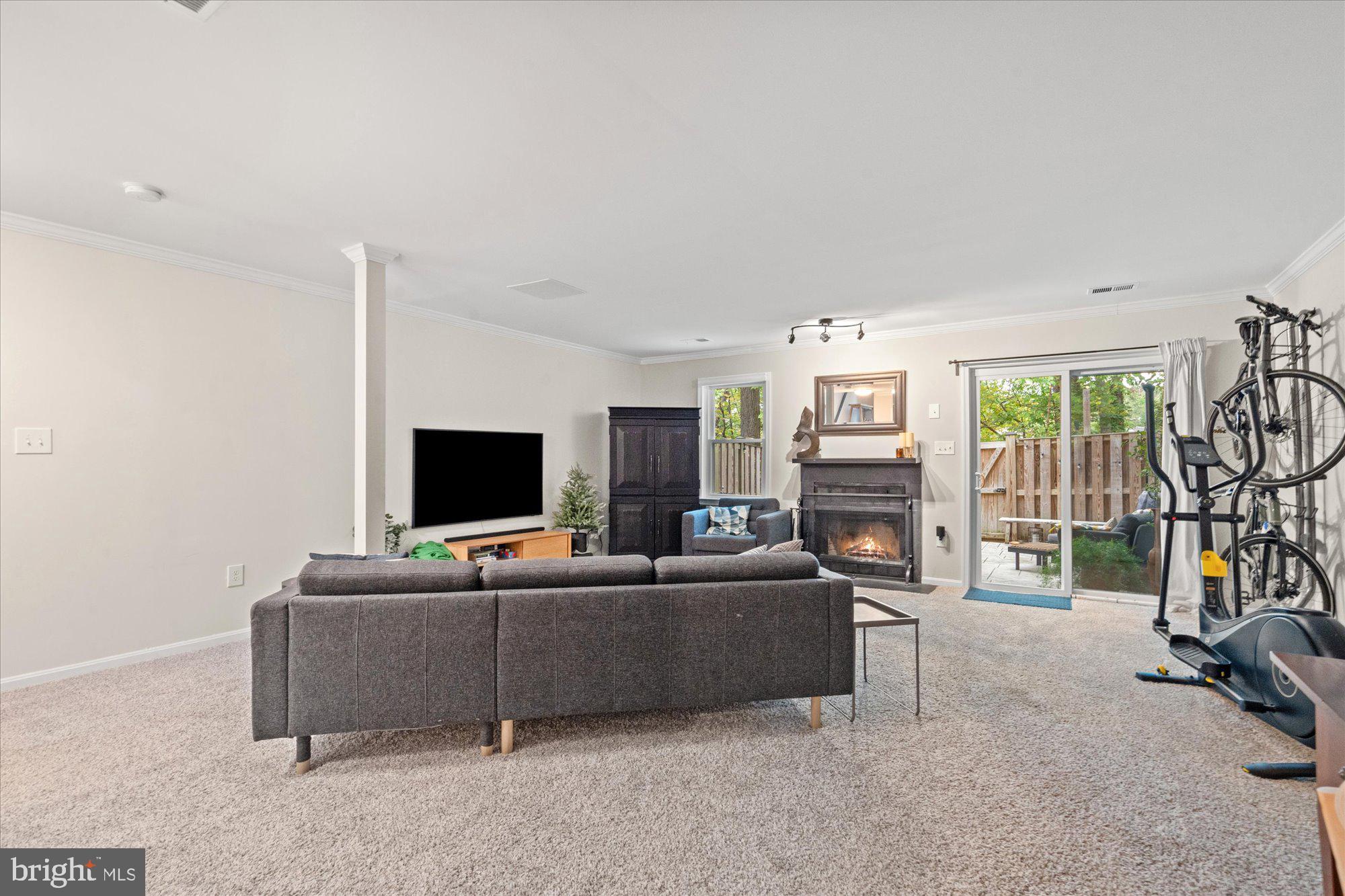 32 CARRIAGE HOUSE CIRCLE