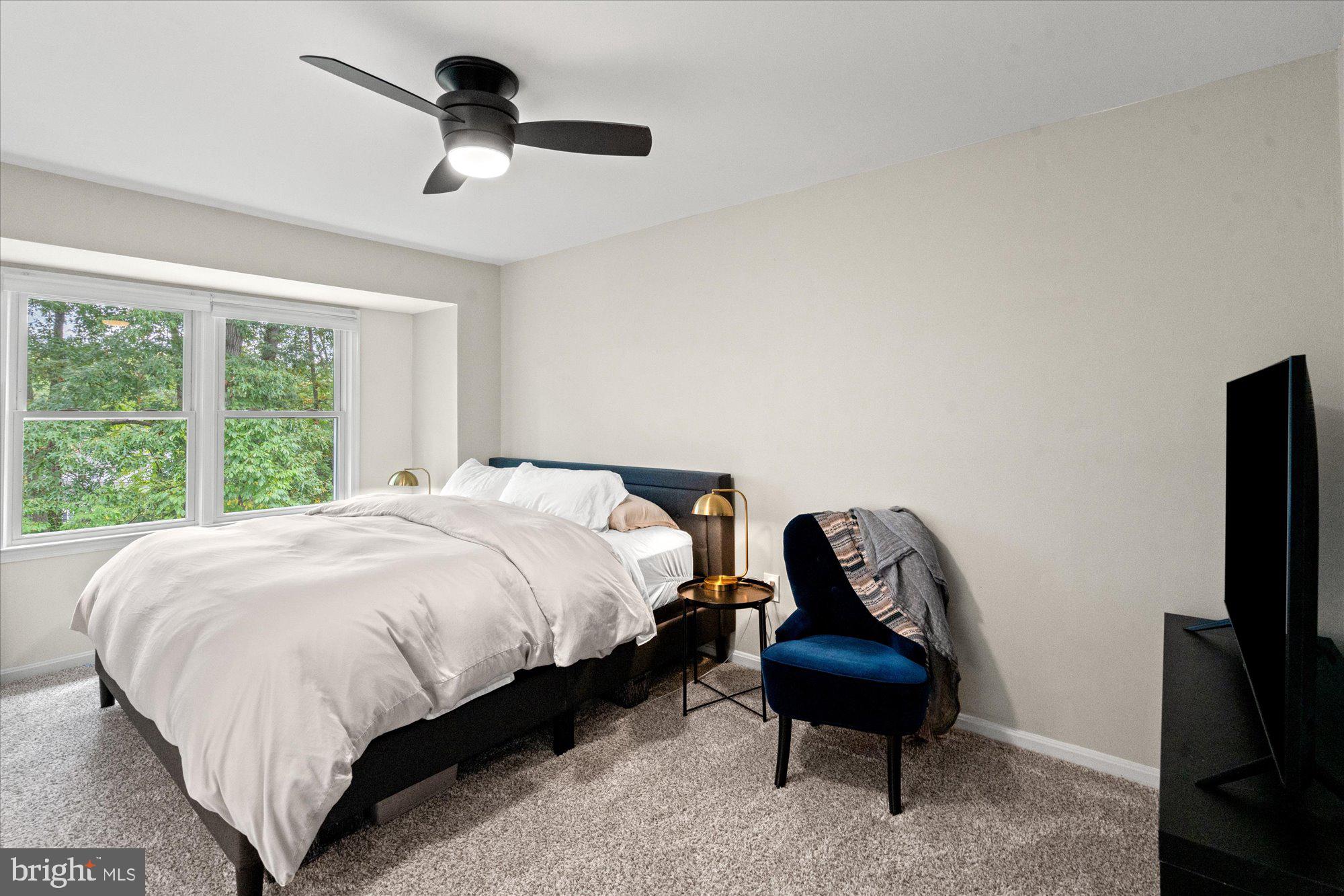 32 CARRIAGE HOUSE CIRCLE