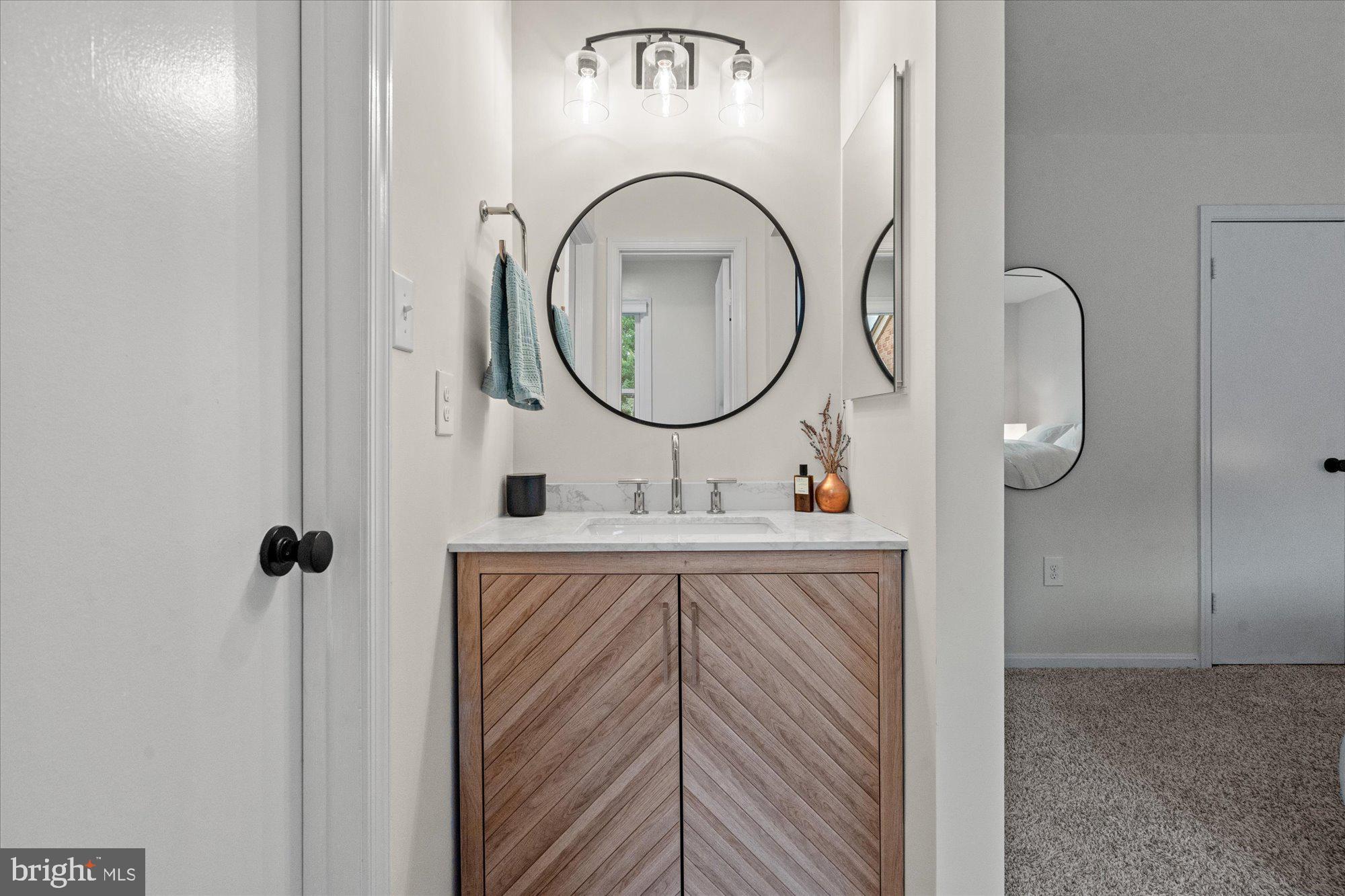 32 CARRIAGE HOUSE CIRCLE