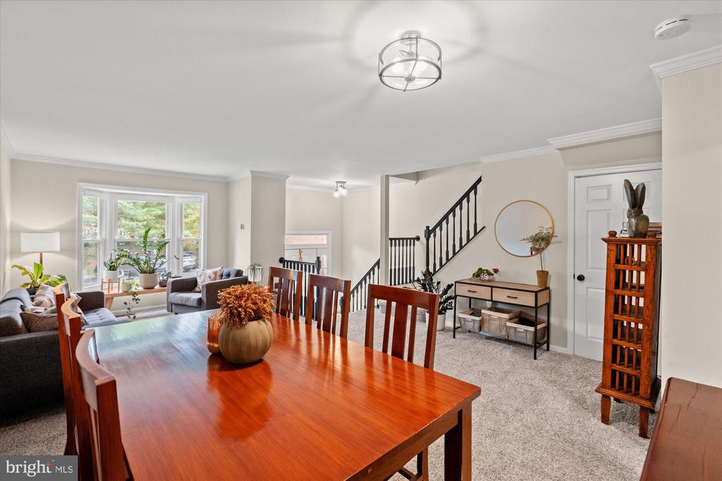 32 CARRIAGE HOUSE CIRCLE