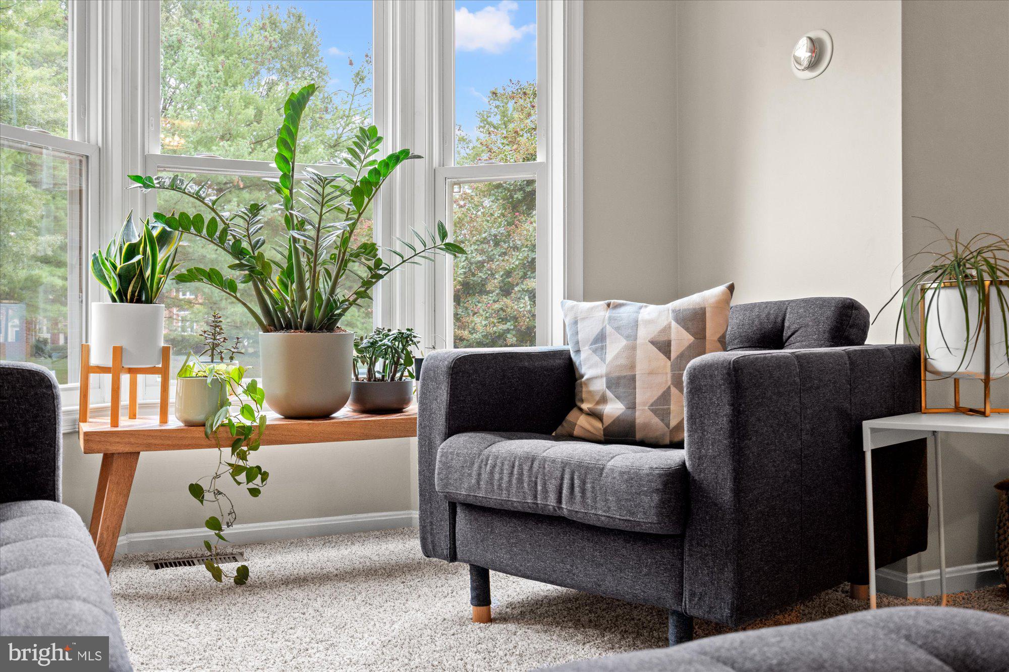 32 CARRIAGE HOUSE CIRCLE