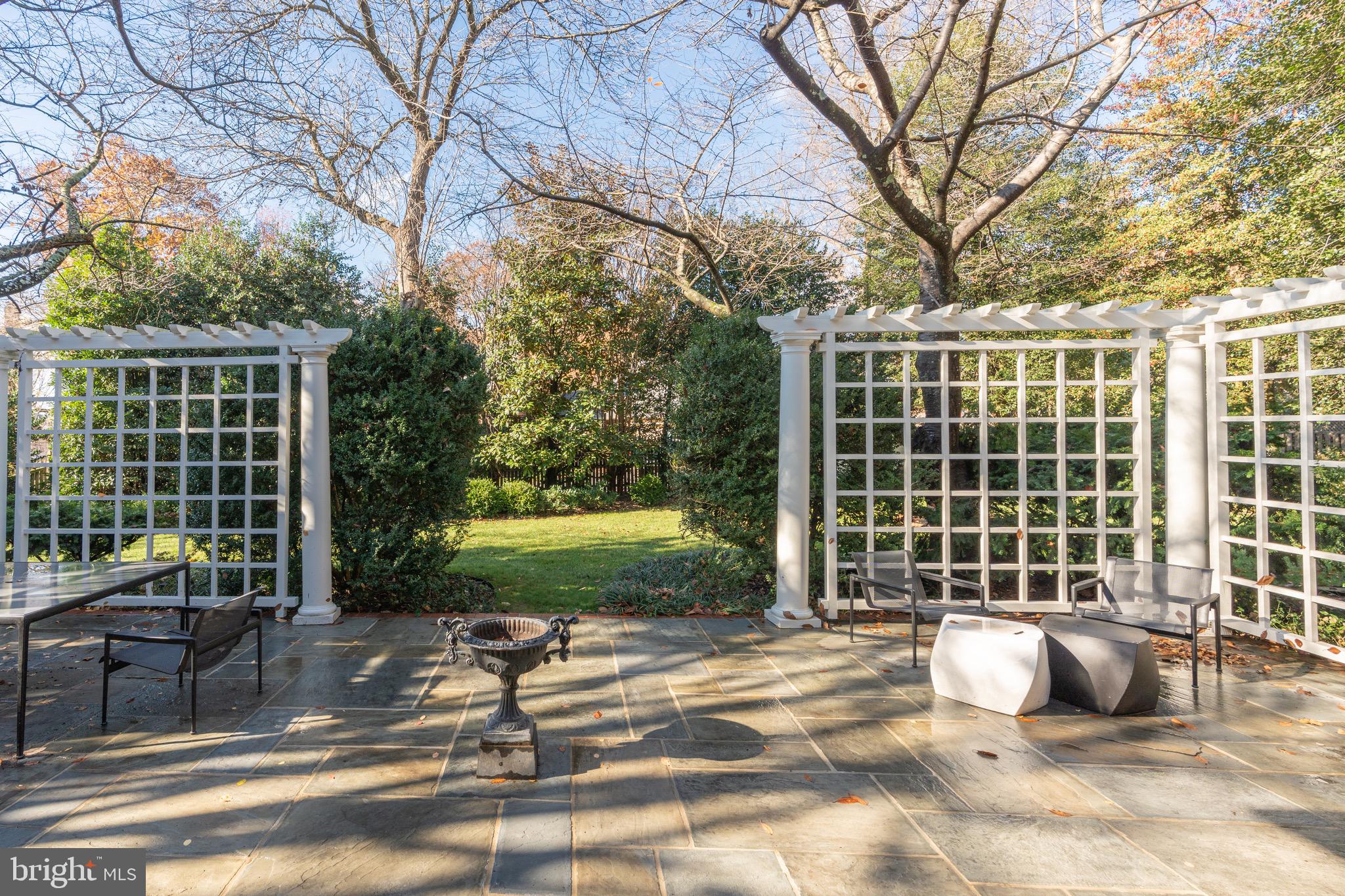 616 FORT WILLIAMS PARKWAY