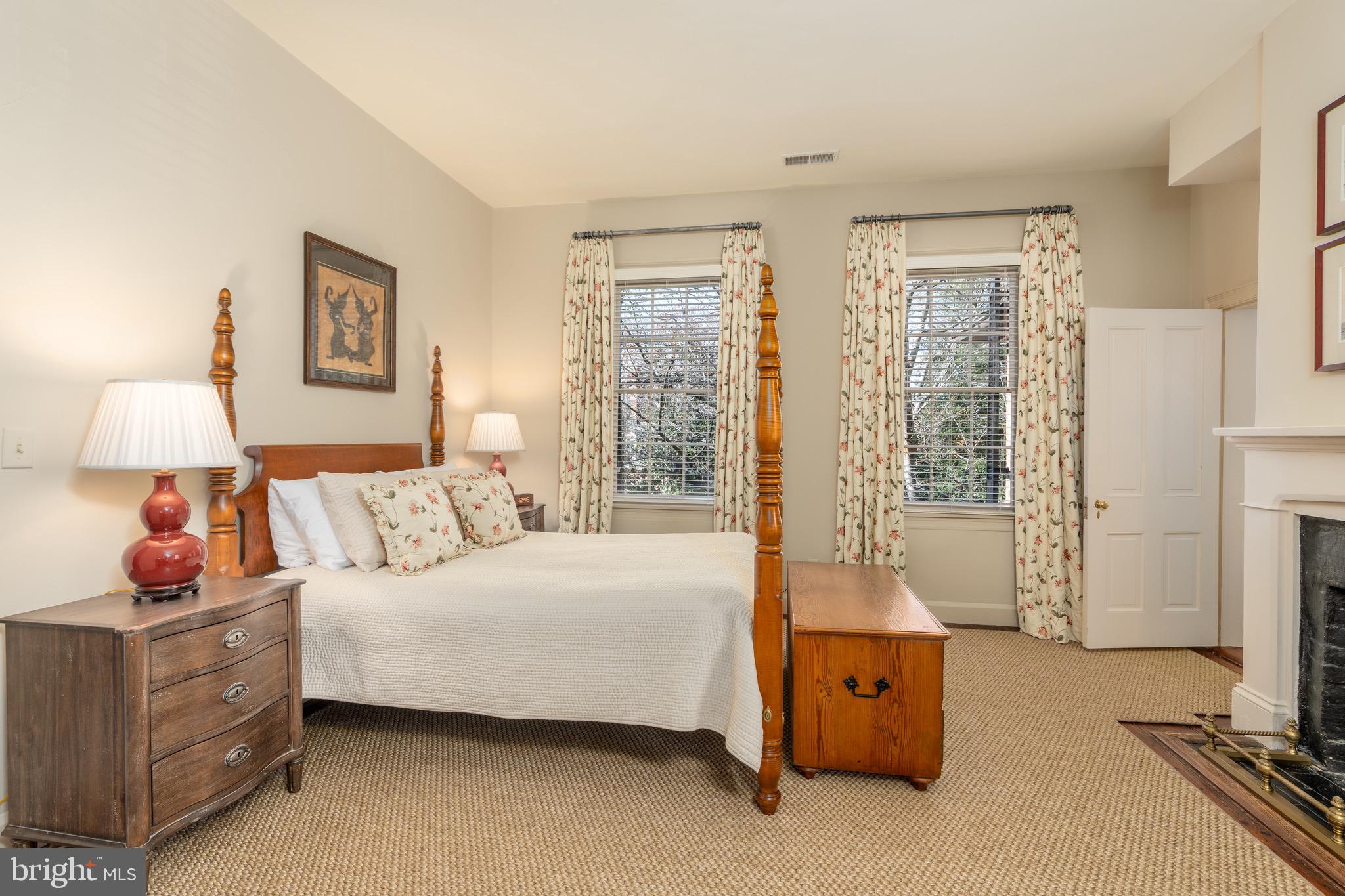 616 FORT WILLIAMS PARKWAY