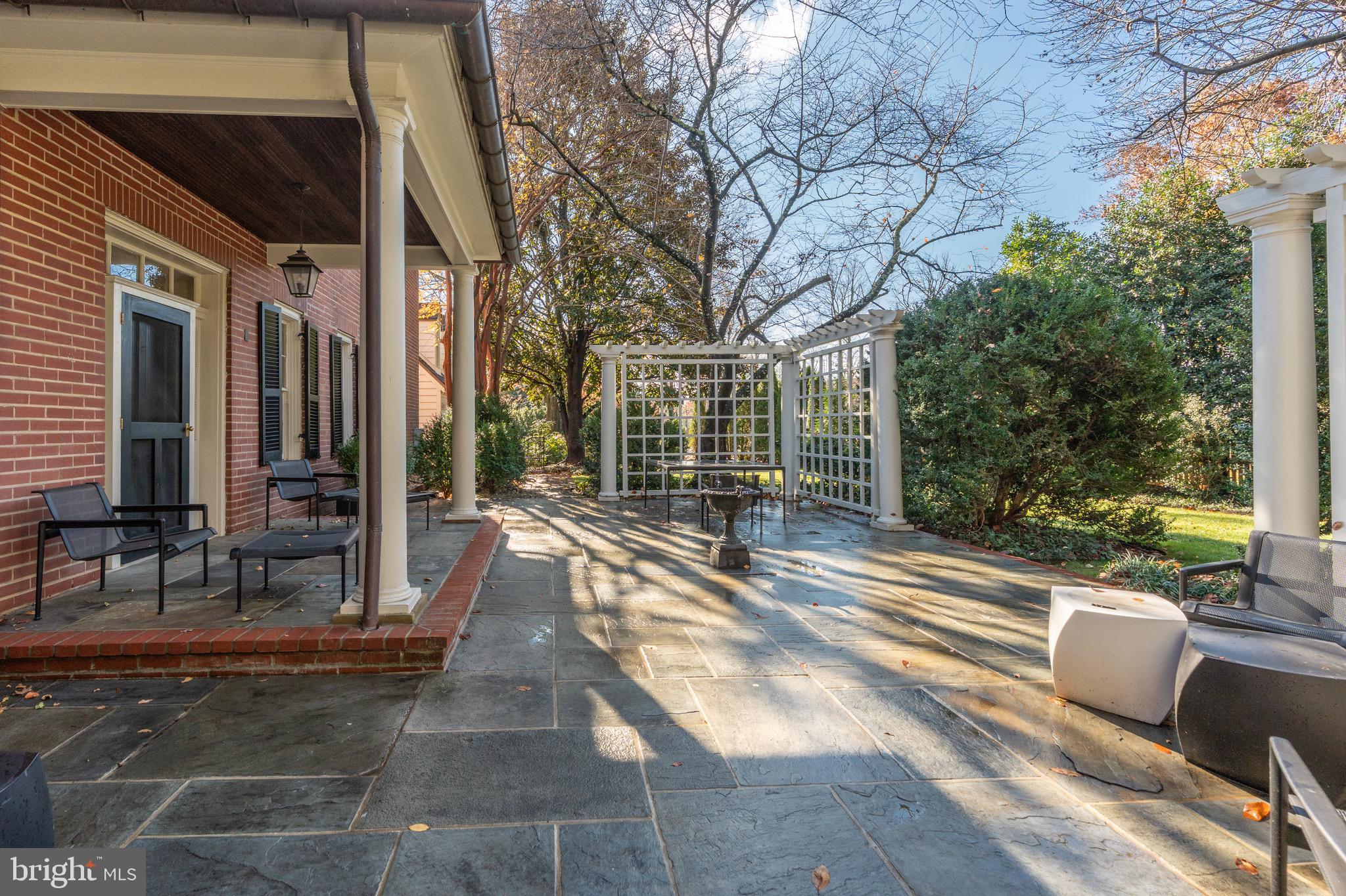 616 FORT WILLIAMS PARKWAY