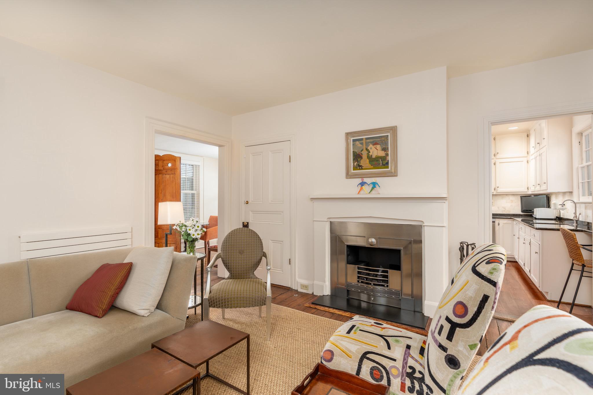 616 FORT WILLIAMS PARKWAY