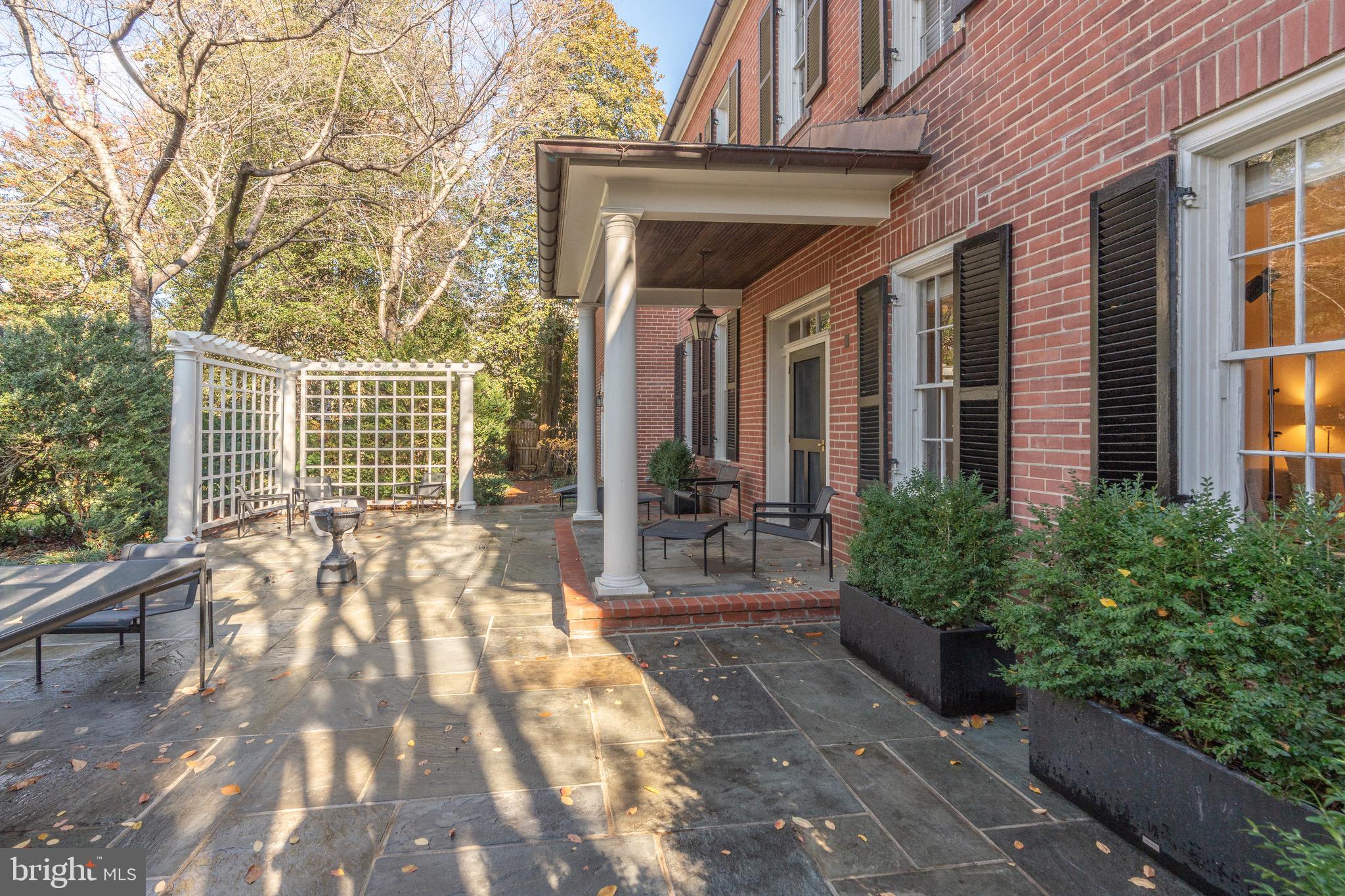 616 FORT WILLIAMS PARKWAY