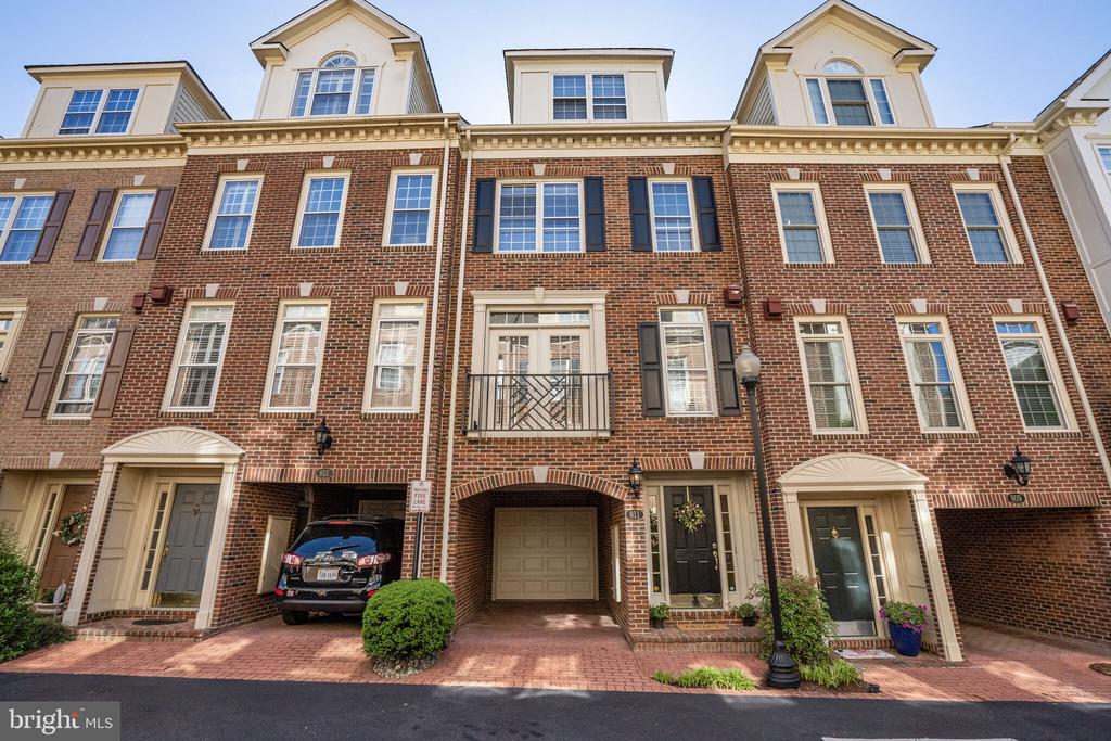 811 WATER PLACE