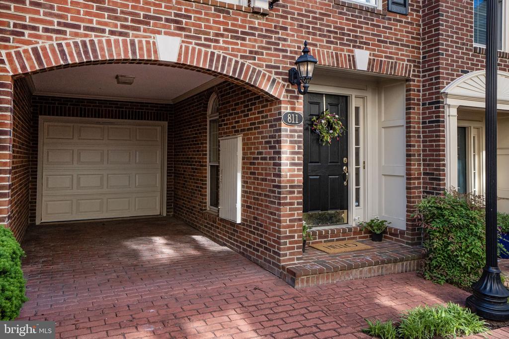 811 WATER PLACE