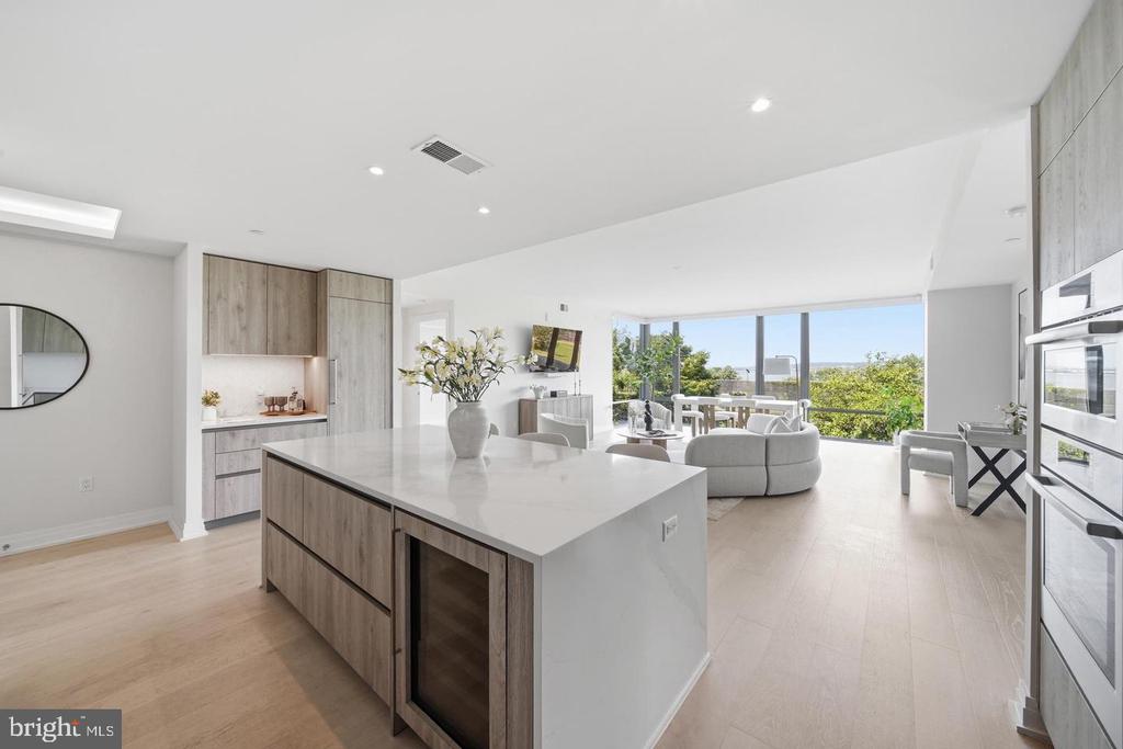 1201 N ROYAL STREET Unit: 206