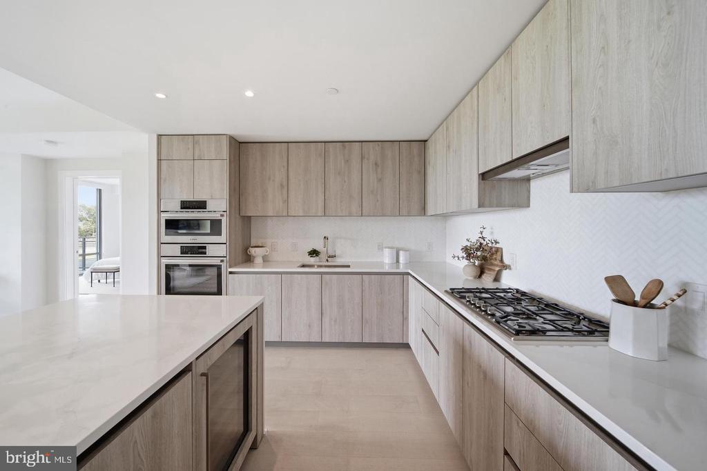1201 N ROYAL STREET Unit: 206