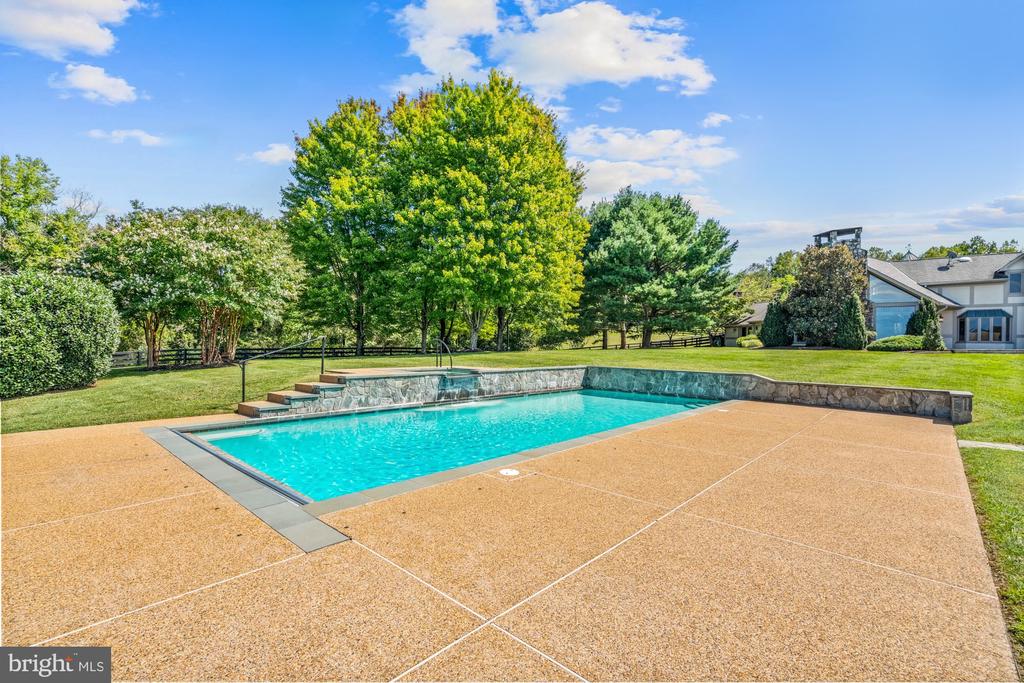 8520 CANNONBALL GATE ROAD
