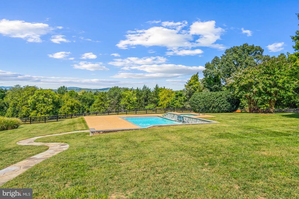 8520 CANNONBALL GATE ROAD