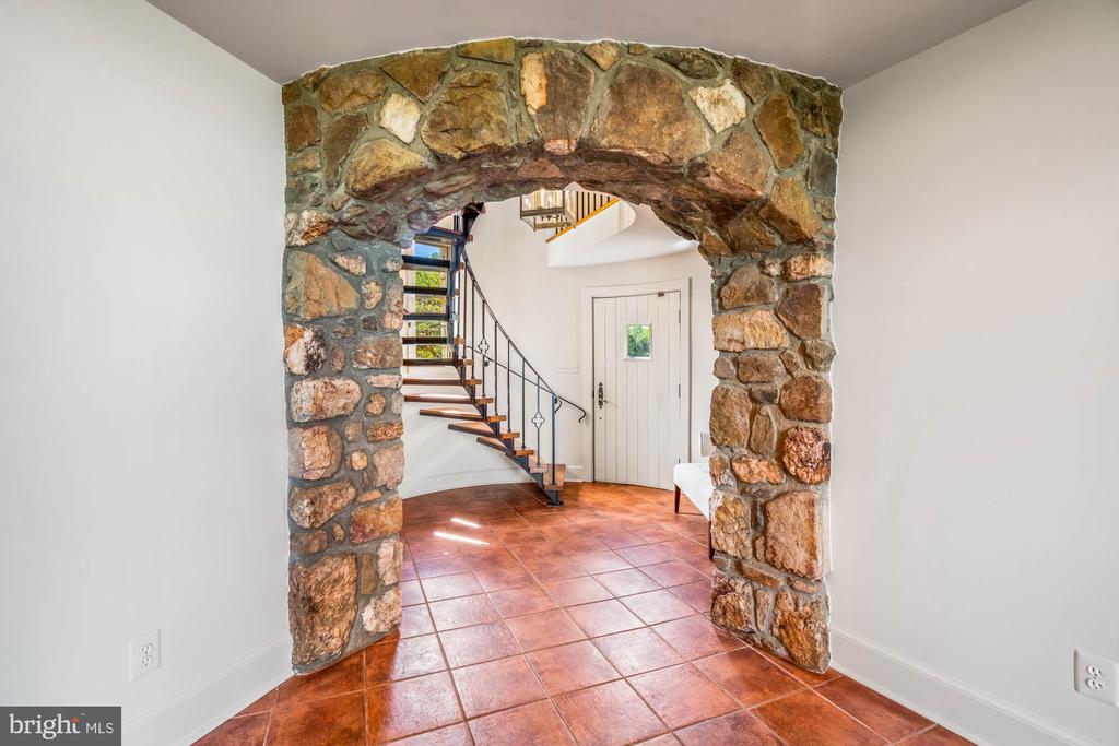 8520 CANNONBALL GATE ROAD