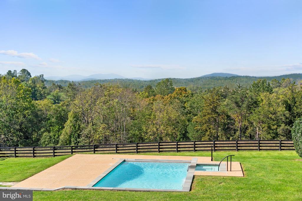 8520 CANNONBALL GATE ROAD