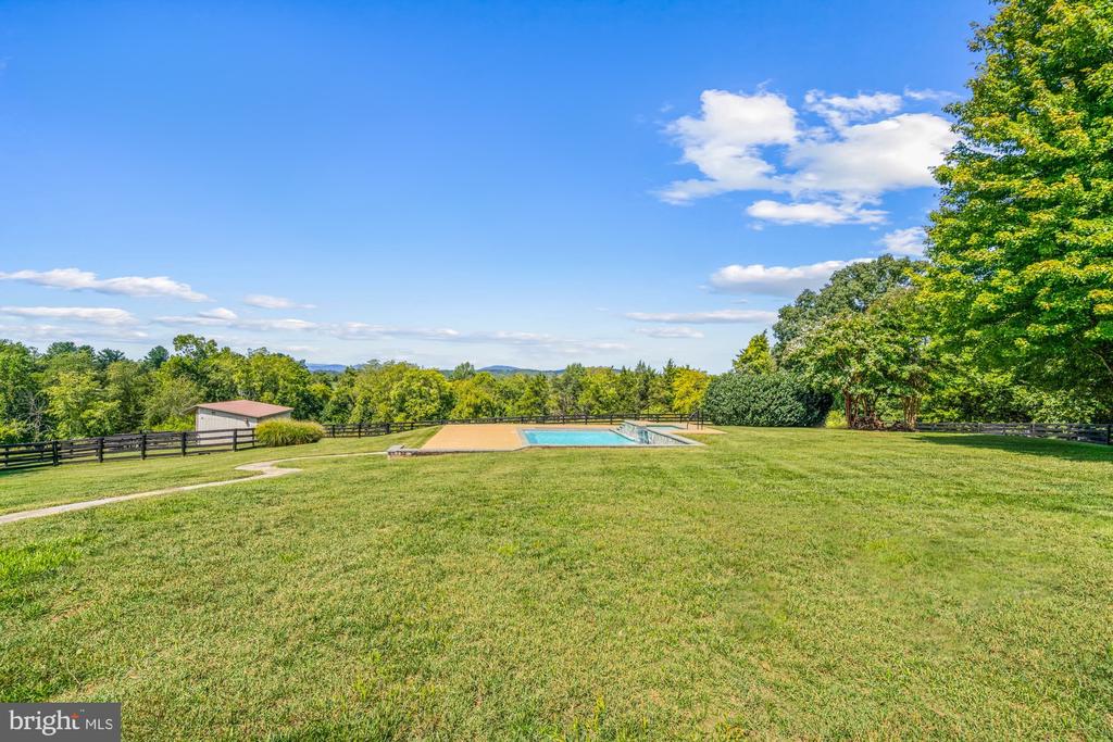 8520 CANNONBALL GATE ROAD