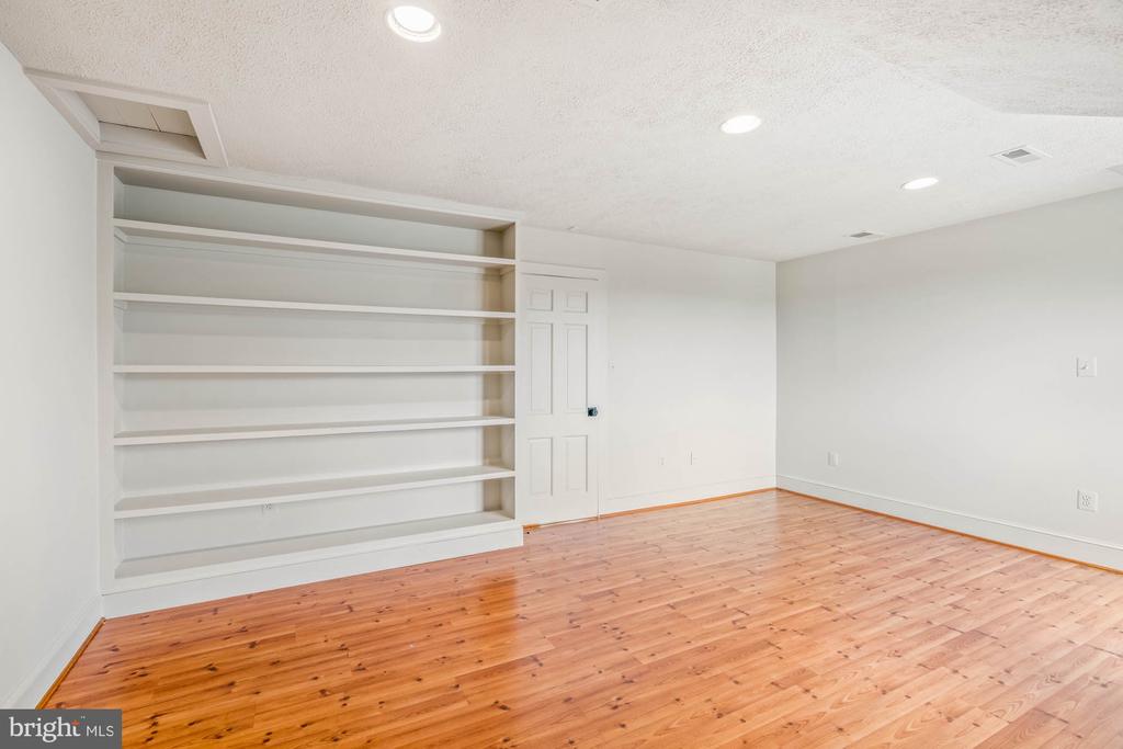 8520 CANNONBALL GATE ROAD