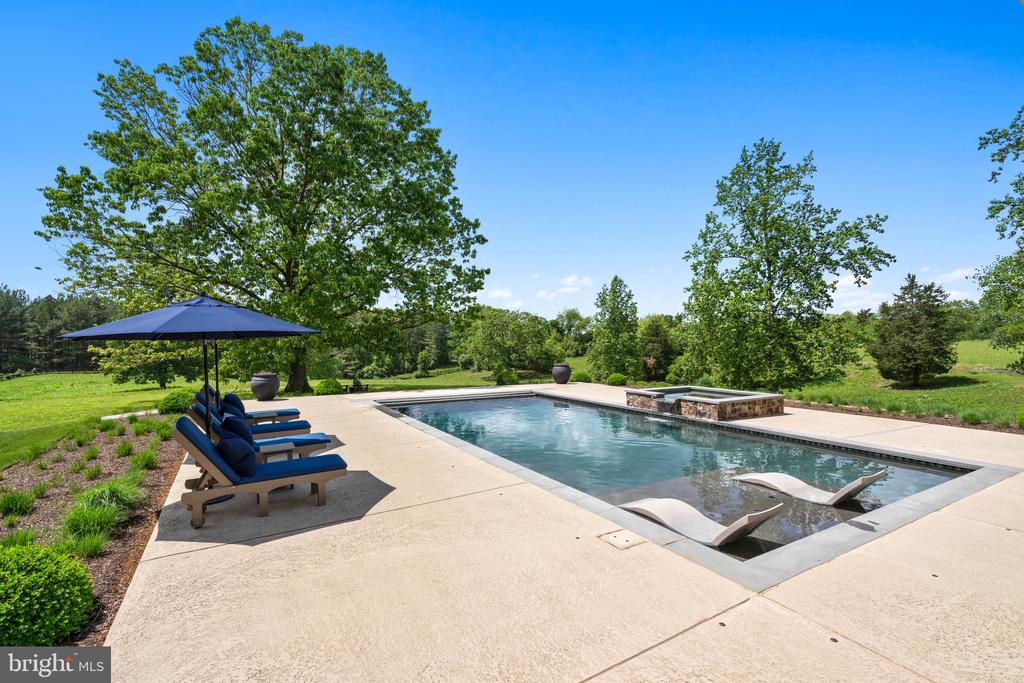 8398 LEES RIDGE ROAD